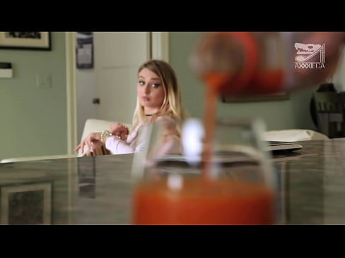 ❤️ Noia calenta amb pits grans i cony estret rep la polla del perdedor, però molt dura ️❌ Vídeo sexual a nosaltres ❌