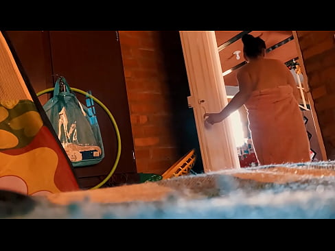 ❤️ El meu oncle em segueix a la dutxa, em fot mentre em ducho. ️❌ Vídeo sexual a nosaltres ❌