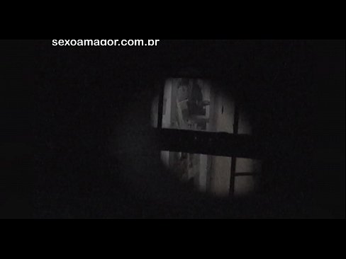 ❤️ Blondie és gravada en secret per un voyeur del barri amagat darrere de maons buits ️❌ Vídeo sexual a nosaltres ❌