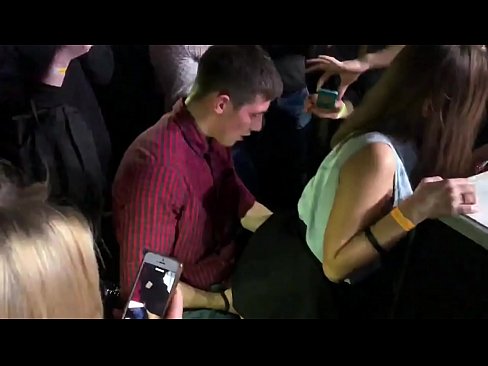 ❤️ Sexe real en una discoteca russa. Noia russa de 18 anys a l'anus i la vagina follada en una discoteca ️❌ Vídeo sexual a nosaltres ❌